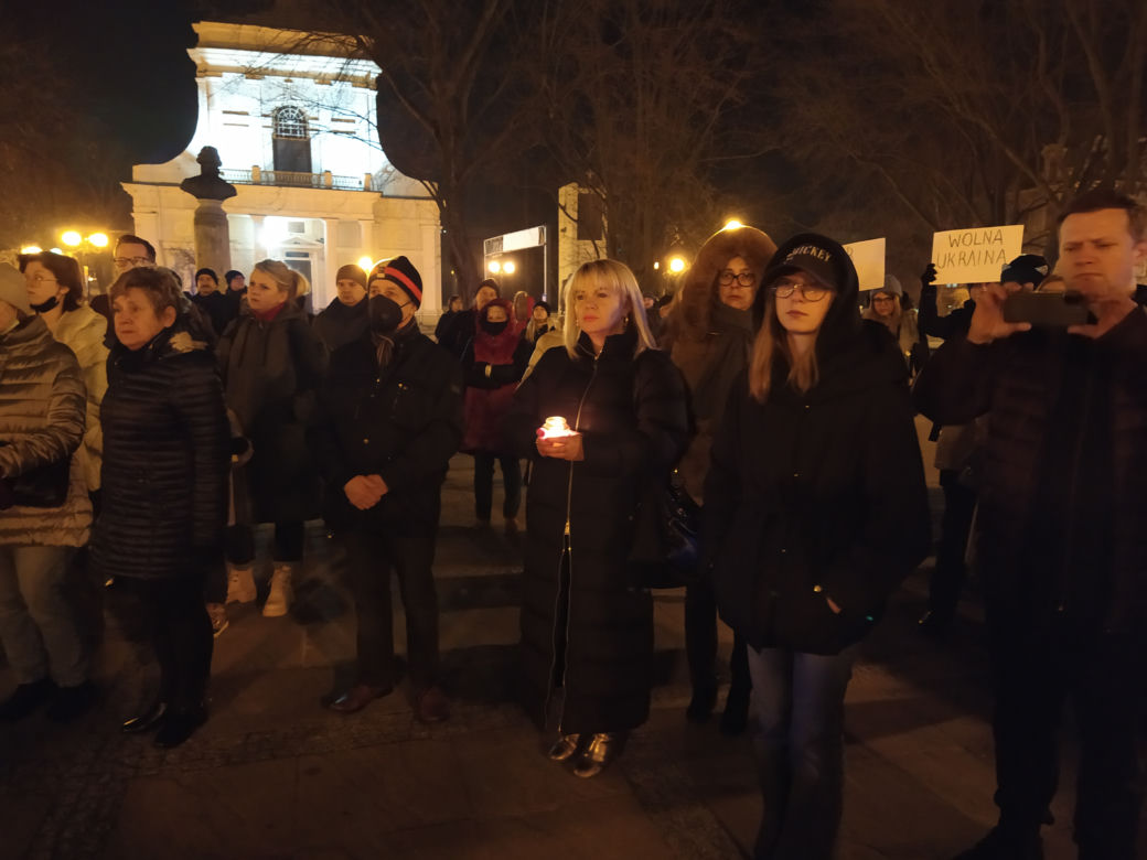 Siedlczanie okazali swoje poparcie dla Ukrainy w wojnie z Rosją – pokojowa demonstracja solidarnościowa w Siedlcach