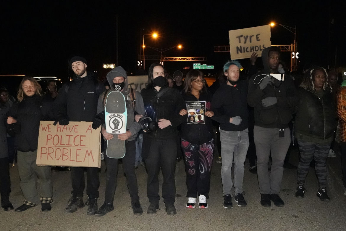 Policjanci pobili go na śmierć, 29-letni Tyre Nichols nie miał szans. Jest szokujące nagranie