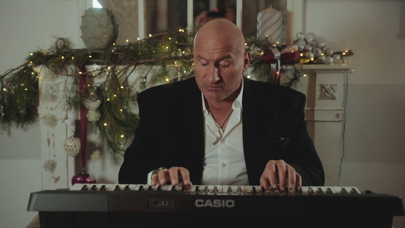 Marcin Najman nagrał kolędę