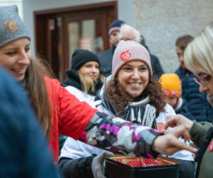 WOŚP 2020. Była wielka ściskawa i światełko do nieba