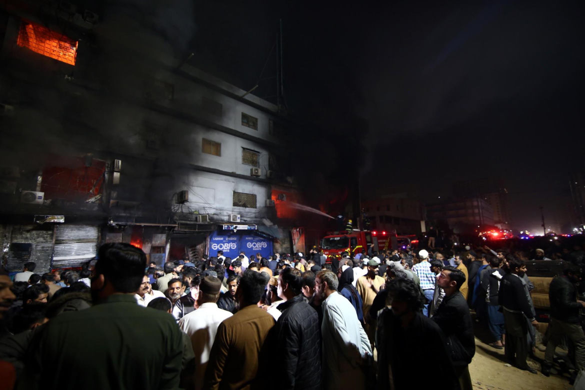 Pakistan/ Co najmniej 11 ofiar śmiertelnych pożaru w centrum handlowym w Karaczi