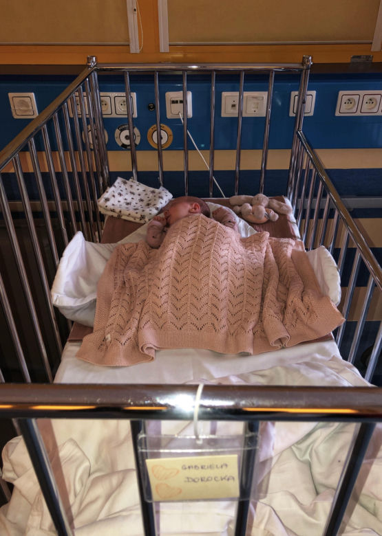 Śmiertelna choroba wykańcza dwumiesięczną Gabrysię. Pomóc może najdroższy lek świata