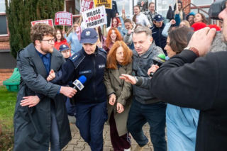 „Pierwsza miłość” odc. 4141 streszczenie. Teresa dochodzi do siebie, może już opuścić klinikę. Stamtąd jednak trafia prosto do aresztu