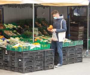 Śmiszek rządzi w domu, a Biedroń u fryzjera