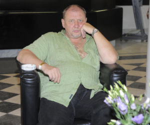 Tak wyglądał przed laty Andrzej Grabowski. Miał jeszcze mniej włosów!