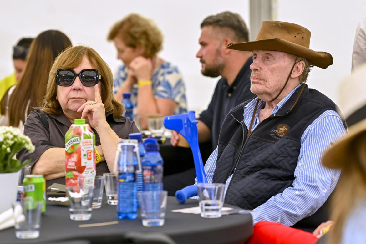 Kowboj o kulach. Tak Olbrychski wraca do zdrowia po operacji