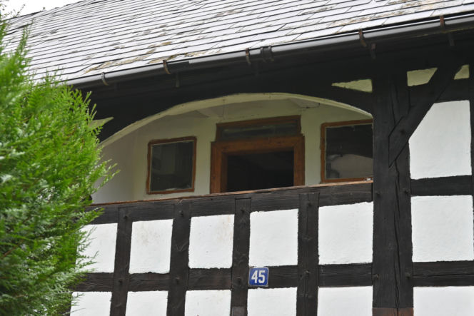 Przysłupowy dom w Twardocicach w czasie remontu