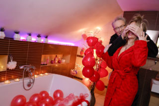 Borkowski w ogniu miłości! Nocne szaleństwa i balony dla żony rozgrzały sieć