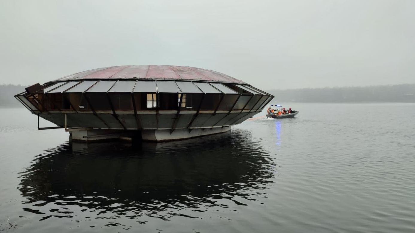 Pływająca restauracja UFO na Pogorii trafiła do biura rzeczy znalezionych