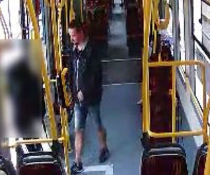  Robił to w tramwaju przy dziecku. Szuka go policja