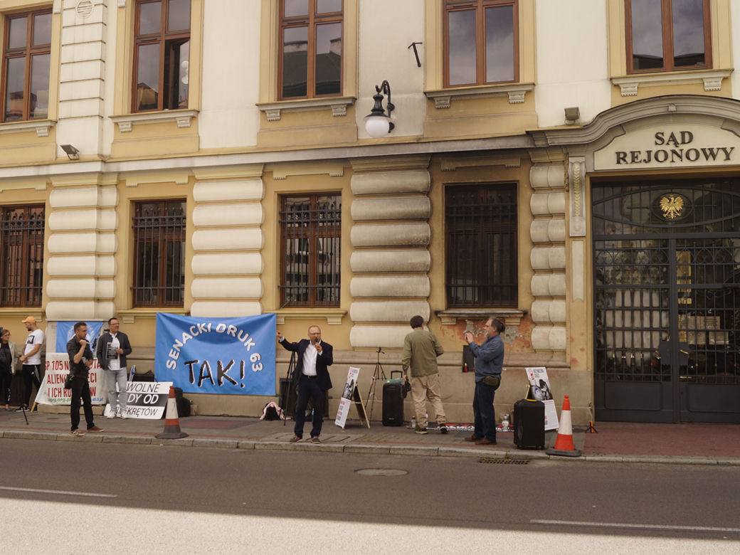 Protest rodziców przeciw alienacji pod sądem w Przemyślu