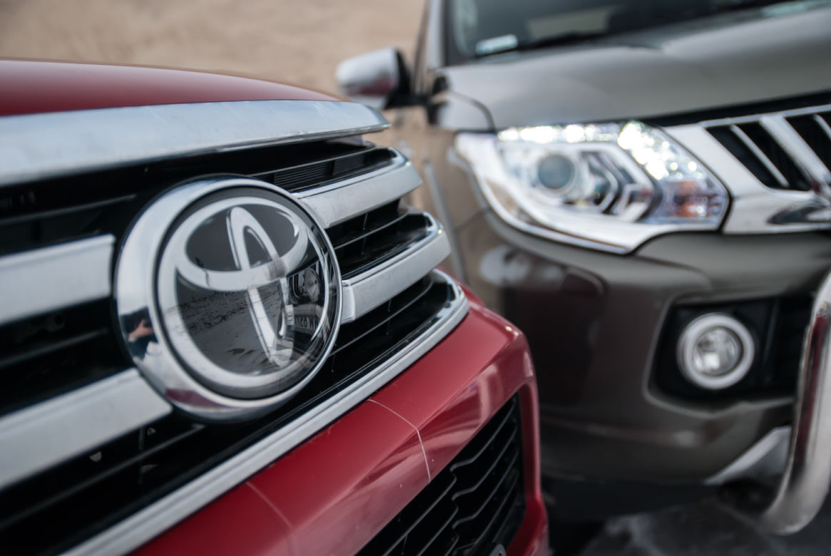 Toyota Hilux SR5 2.4 D-4D Mitsubishi L200 2.4 DID Instyle