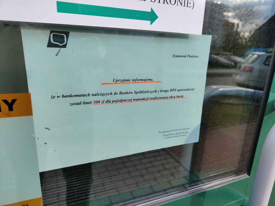 Banki ograniczają limity wypłat z bankomatów