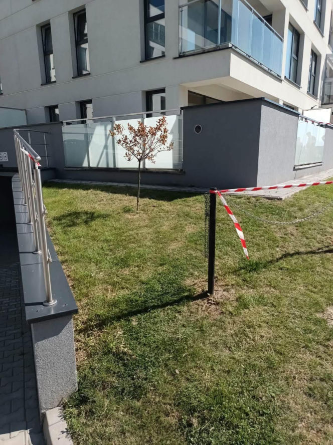 Łomża. 4-latka spadła z piątego piętra. Matka spała w mieszkaniu