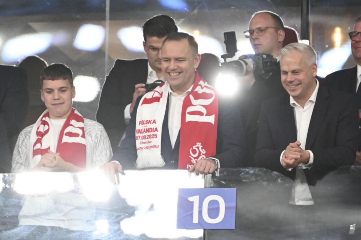 Karol Nawrocki na meczu Polska - Finlandia