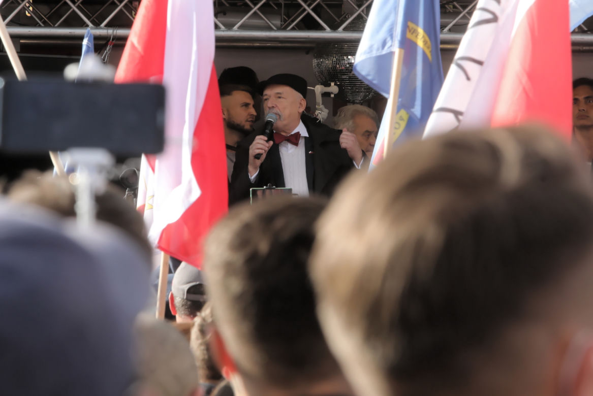 Protest antycovidowców i przedsiębiorców na Placu Defilad