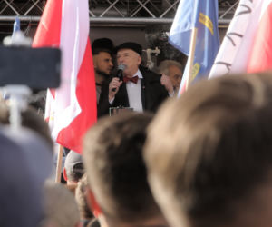 Protest antycovidowców i przedsiębiorców na Placu Defilad