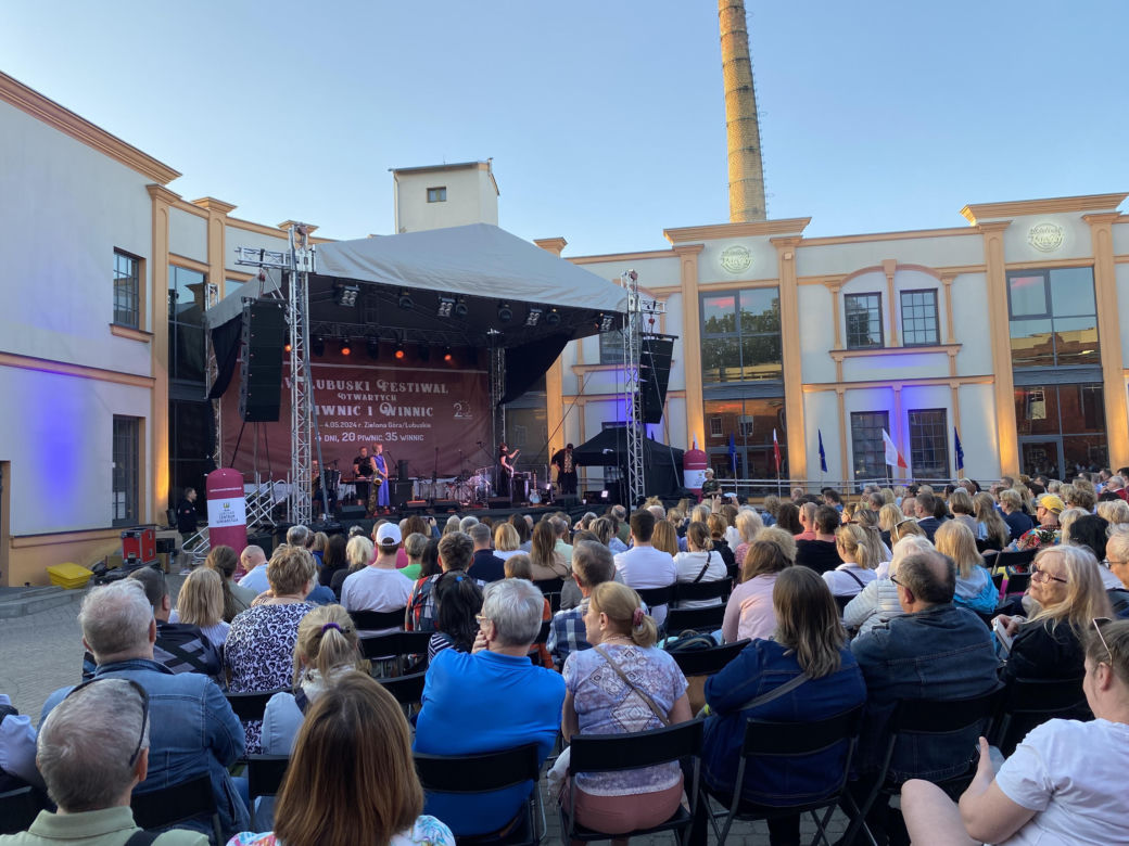  IV Lubuski Festiwal Piwnic i Winnic w Zielonej Górze. Koncert zagrał Czesław Śpiewa