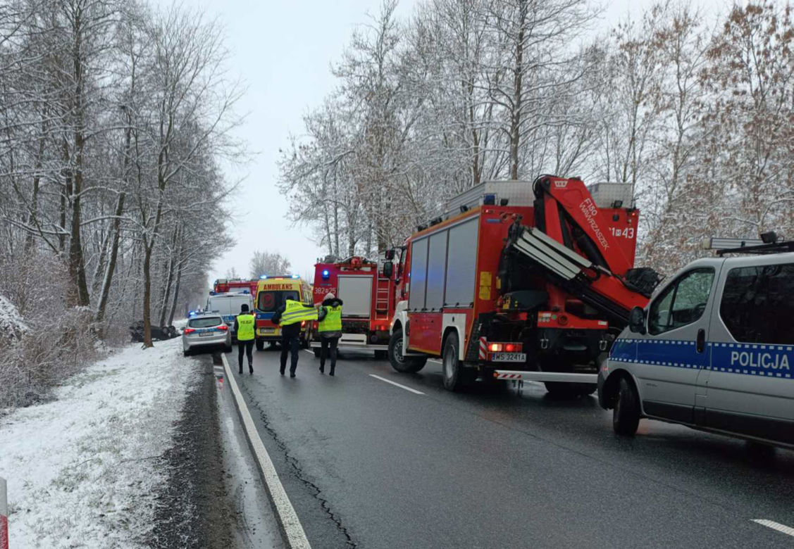 Kraksa trzech aut pod Siedlcami, dwie osoby poważnie ranne