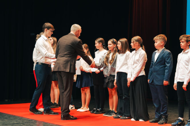 Najzdolniejsi uczniowie odebrali stypendia Prezydenta Miasta Siedlce