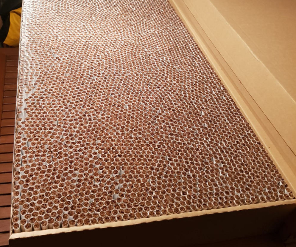 Blisko pół miliona papierosów ukrytych w garażu!