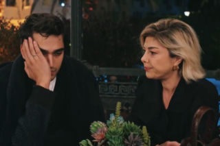 Złoty chłopak, odcinek 277. Ferit nie potrafi rozstać się z Diyar. Matka stawia sprawę jasno