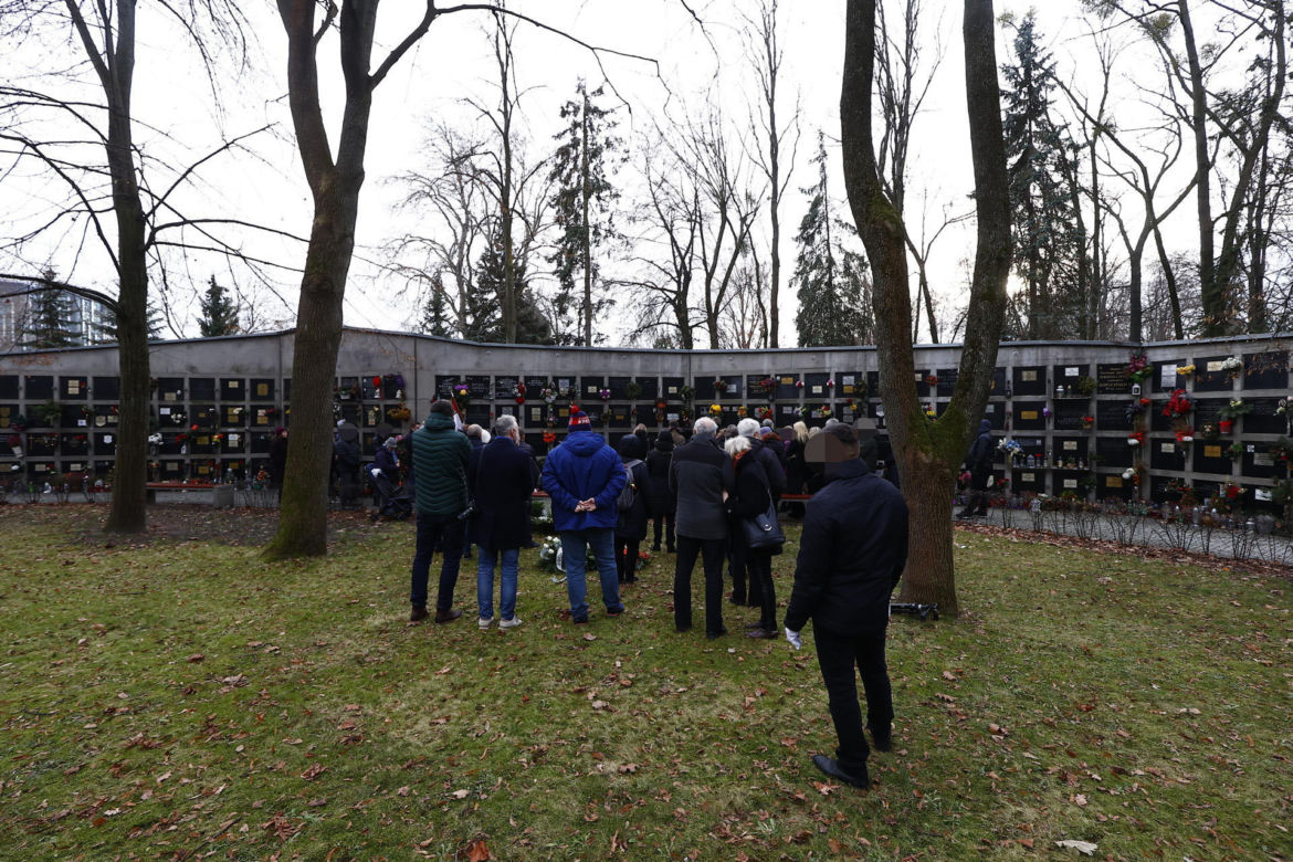 Ostatnie pożegnanie Ryszarda Strzeleckiego. Znany dziennikarz spoczął w Warszawie
