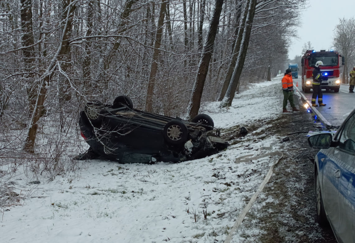  Kraksa trzech aut pod Siedlcami, dwie osoby poważnie ranne