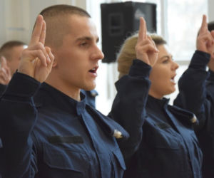 Nowi policjanci na Podkarpaciu. 5 policjantek i 12 policjantów złożyło ślubowanie [FOTO]