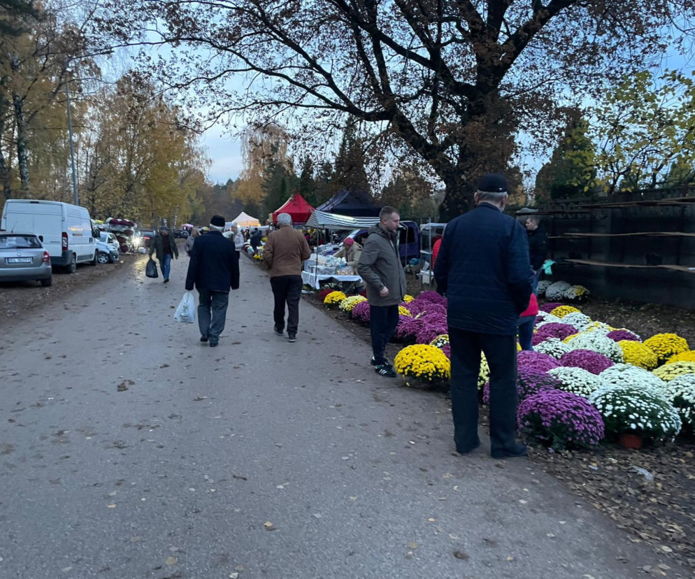 Wybierając się na cmentarz uważaj na kieszonkowców! Mazowieccy Policjanci apelują o rozwagę! 