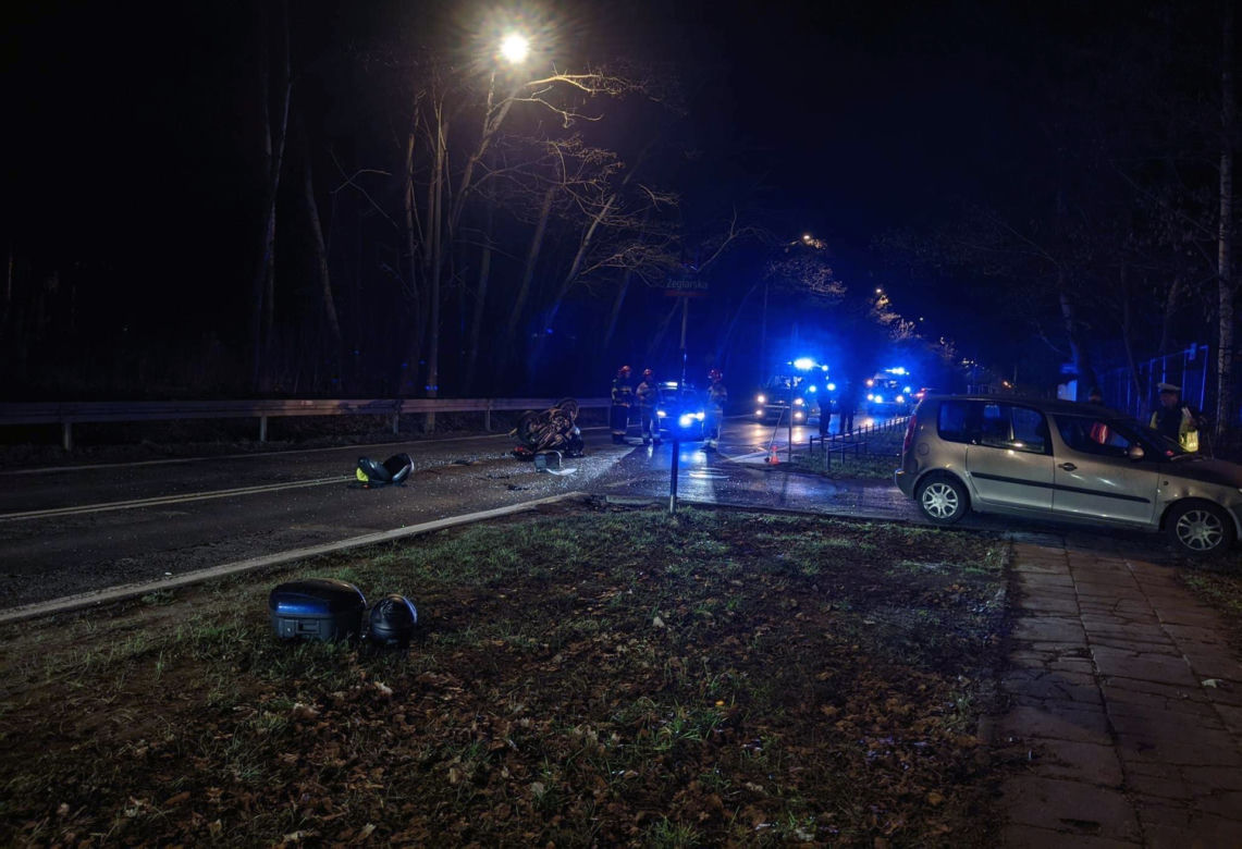 Wsiadła na motocykl z pijanym kierowcą. Skończyła w szpitalu po zderzeniu z osobówką
