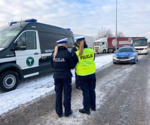 Kontrole autokarów wiozących dzieci i młodzież na zimiowy wypoczynek