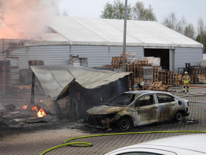 Potężny pożar w Czosnowie