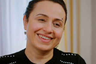 Miłość i nadzieja, odcinek 370: Szantażująca Cavidan zabierze Feraye nie tylko pieniądze i kosztowności! Zasadzi się i na Bulenta - ZDJĘCIA