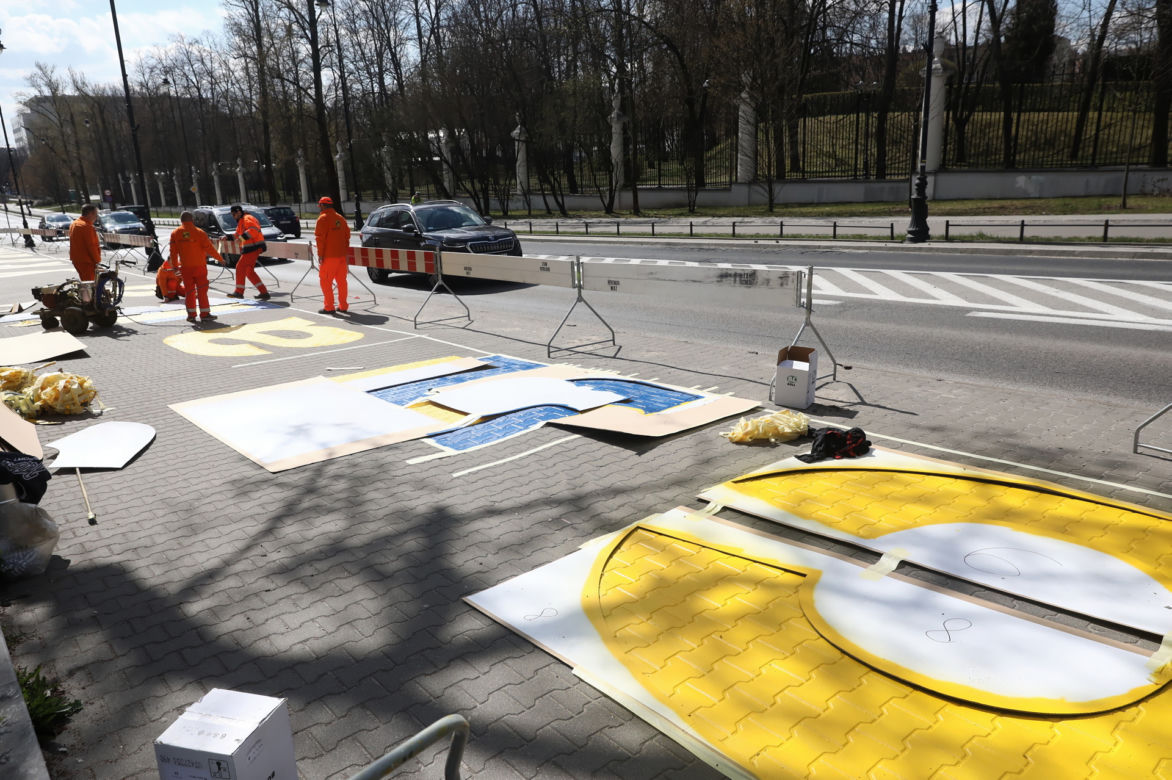 "Powstaje ogromny napis przed ambasadą. Rosjanie będą wściekli"