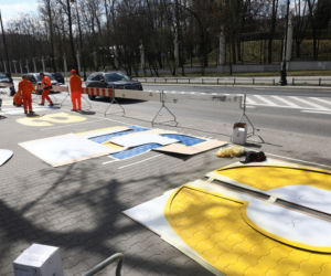 Powstaje ogromny napis przed ambasadą. Rosjanie będą wściekli