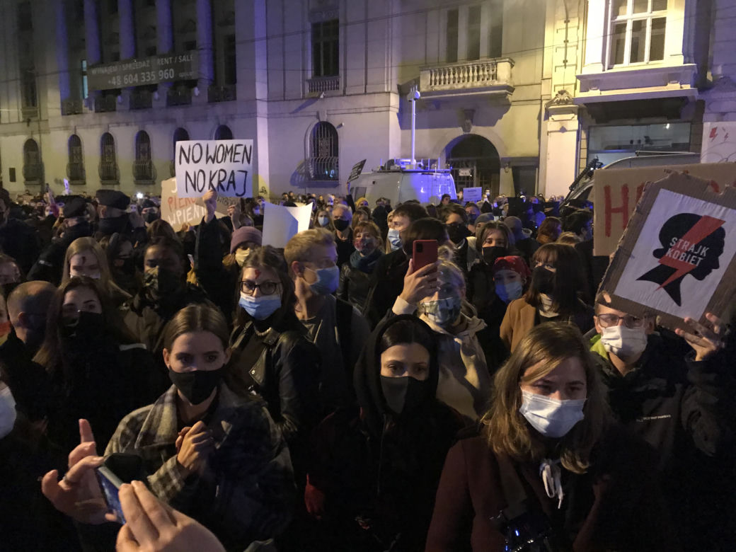 Protest kobiet w Katowicach. Tłumy strajkują przeciwko zakazowi aborcji