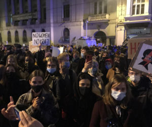 Protest kobiet w Katowicach. Tłumy strajkują przeciwko zakazowi aborcji