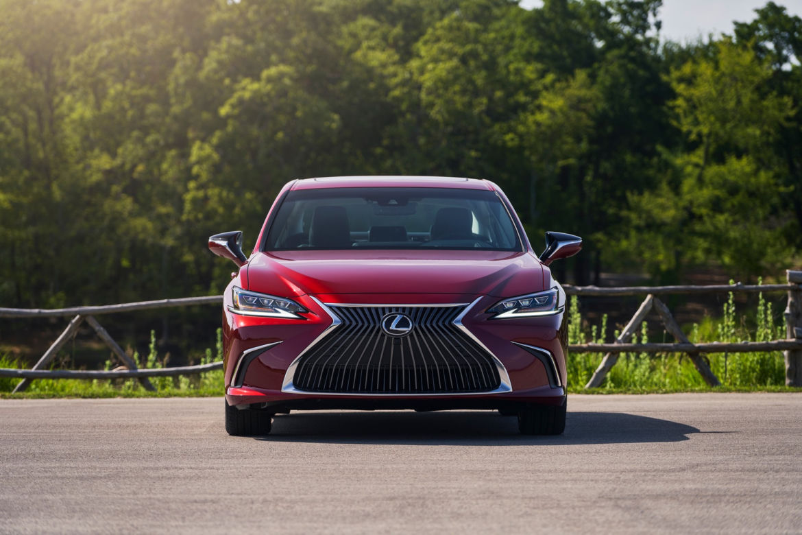 Lexus ES z napędem AWD