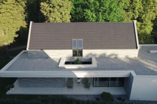 Forrest House to współczesna willa miejska autorstwa JABRAARCHITECTS, zaprojektowana na styku architektury i krajobrazu