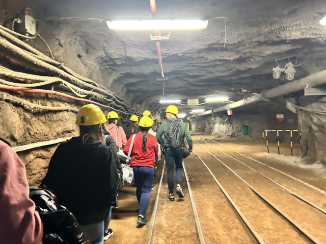 Trening fitness na stepie 600 metrów pod ziemią. Poznanianki zawalczyły o rekord Guinnessa