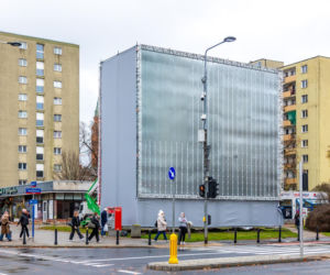 Stelaż reklamowy na rogu ul. Anielewicza i al. Jana Pawła II w Warszawie