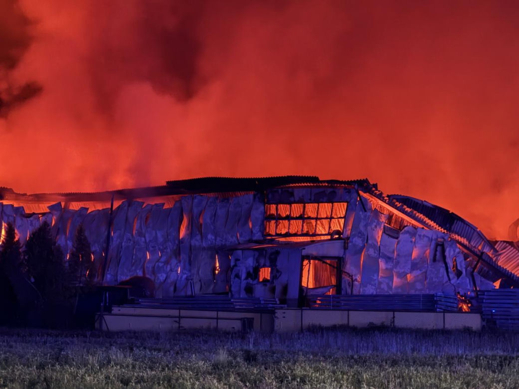 Warszawa. Pożar hal magazynowych w Kawęczynie [ZDJĘCIA]