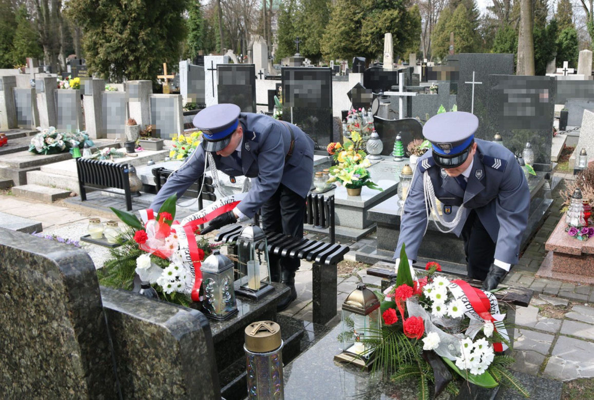 Rocznica śmierci policjantów w zakładzie karnym w Sieradzu. Zabił ich strażnik więzienny [ZDJĘCIA].