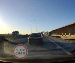 Internauci wściekli na kierowcę BMW z S8 pod Wrocławiem. Jest nagranie