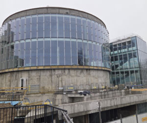 Duże opóźnienie rozbudowy Opery Nova. IV krąg wciąż w budowie