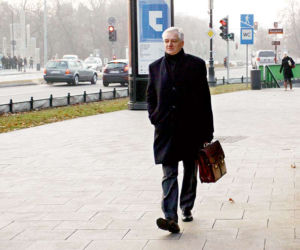 Gowin przyszedł na piechotę, a Mucha przyjechała limuzyną