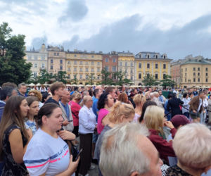 Miał być rekord frekwencji, była kontrowersyjna zabawa. Tak wyglądało „wesele” w Krakowie
