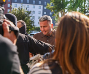 DOPROWADZENIE PREZESA PKOI RADOSŁAWA PIESIEWICZA