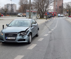 Wypadek samochodowy na Kamionku. Auto stanęło w płomieniach